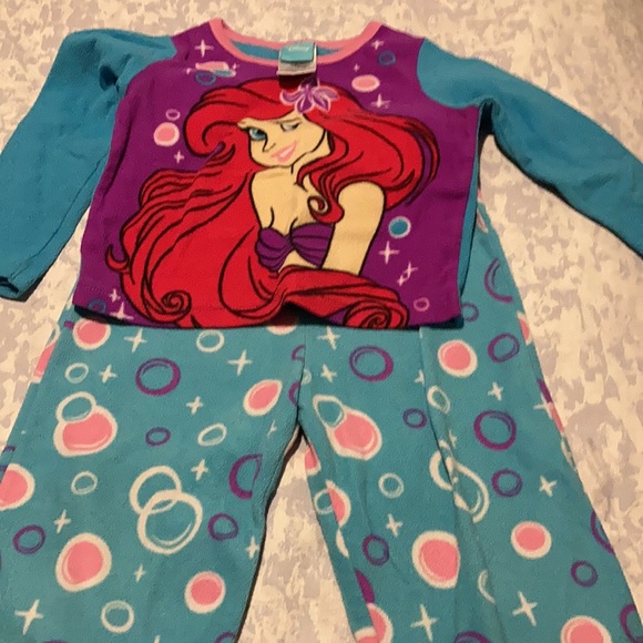4 pairs!!! Girls 4T pajama bundle - Picture 3 of 4